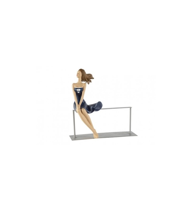 Figura jovencita sentada