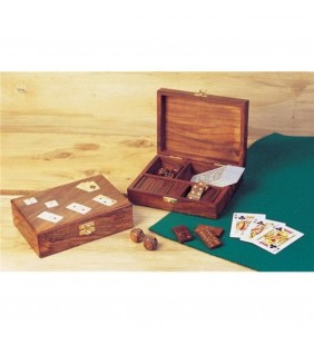 Caja de madera con juegos de mesa